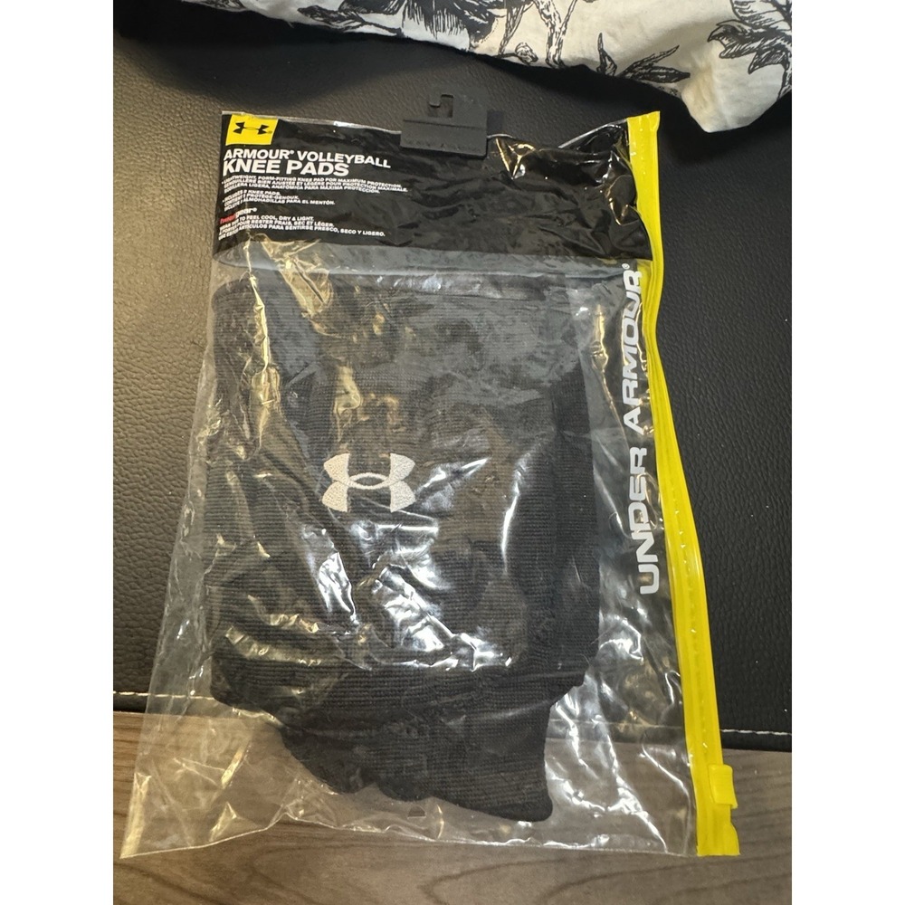 NIP Under Armour Black Volleyball Knee Pads OS Resealable Pouch